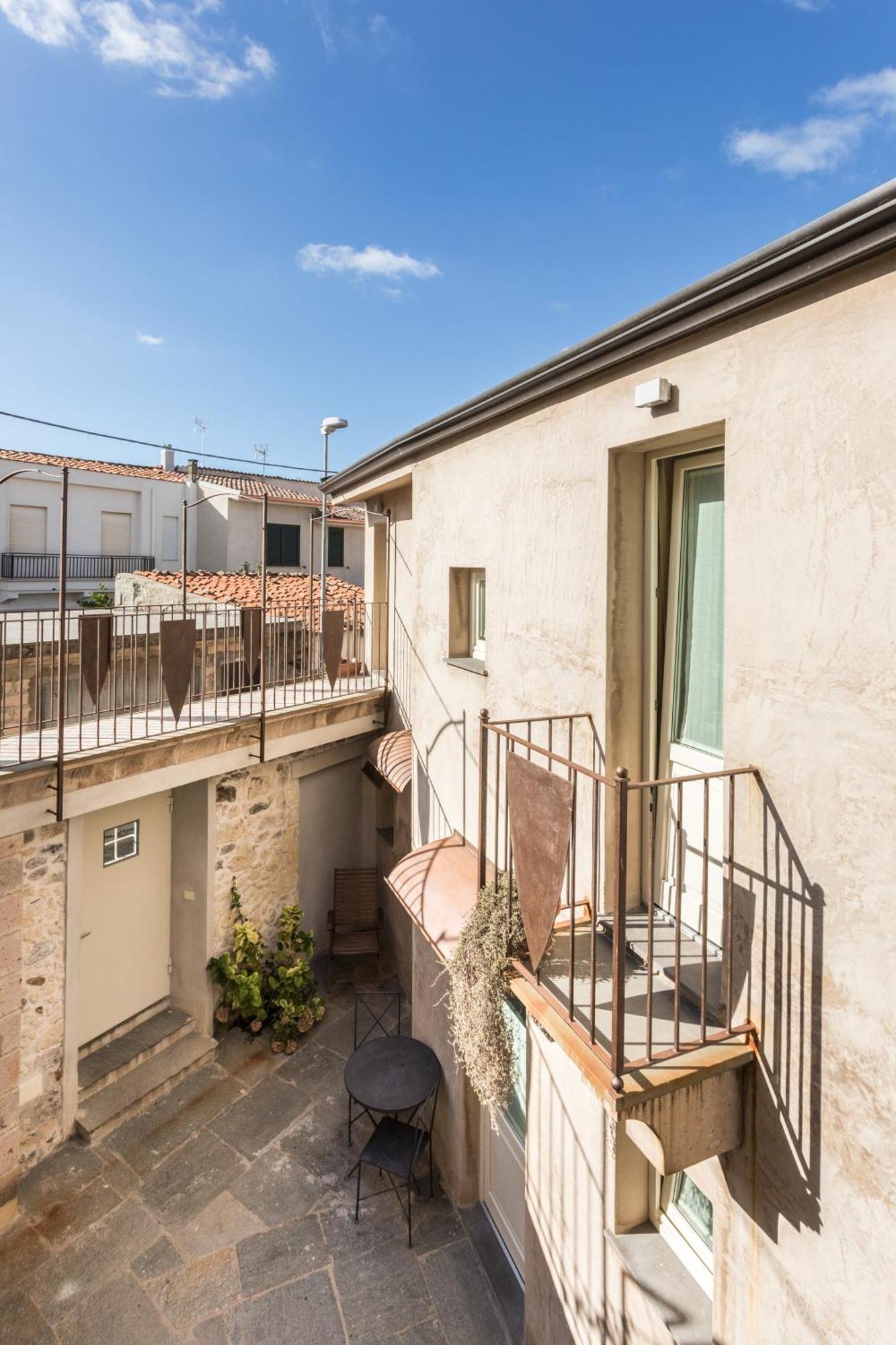 Il Cortiletto Hotel Maison Tresnuraghes Exterior photo